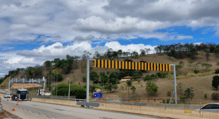 Motoristas são presos por adulterar placas para burlar pedágio na BR-381 Motoristas são presos por adulterar placas para burlar pedágio na BR-381 - Foto: Divulgação/Nova 381