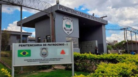 Professora é flagrada fazendo sexo com detento em penitenciária de Patrocínio Professora é flagrada fazendo sexo com detento em penitenciária de Patrocínio - Foto: Reprodução