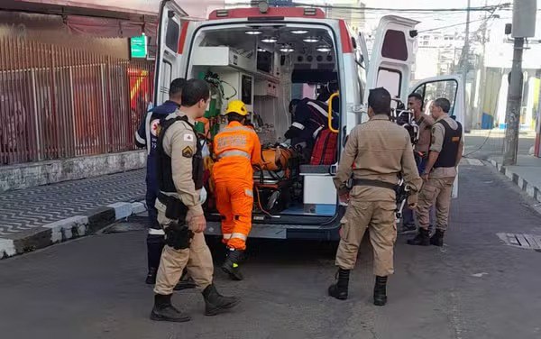 Pintor sofre choque elétrico e tem 90% do corpo queimado em Passos Pintor sofre choque elétrico e tem 90% do corpo queimado em Passos - Foto: Divulgação/CBMMG