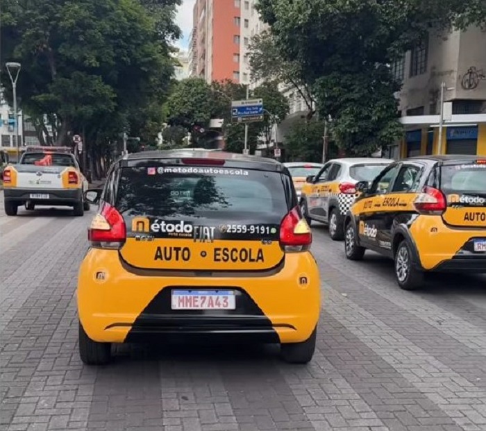 Autoescolas protestam em BH contra proposta que flexibiliza regras da CNH Autoescolas protestam em BH contra proposta que flexibiliza regras da CNH - Foto: Reprodução/Redes Sociais