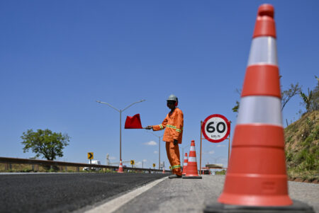 Via Cristais avança com obras de recapeamento na BR-040 entre BH e Cristalina Via Cristais avança com obras de recapeamento na BR-040 entre BH e Cristalina - Foto: Divulgação/Via Cristais