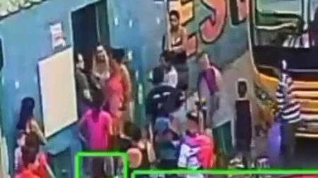 Vice-diretora é agredida por avó de aluno dentro de escola em Ribeirão das Neves - Foto: Reprodução