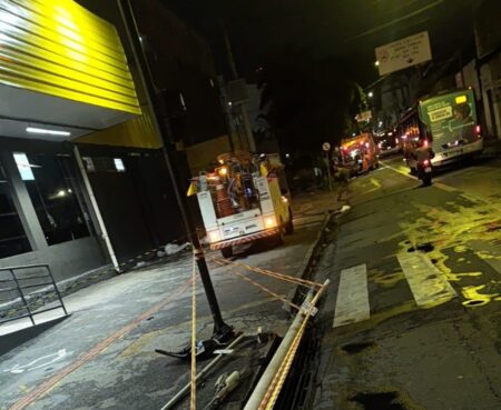 Duas pessoas ficam feridas após acidente na Avenida Mem de Sá, em BH Duas pessoas ficam feridas após acidente na Avenida Mem de Sá, em BH - Foto: Divulgação/BHTrans