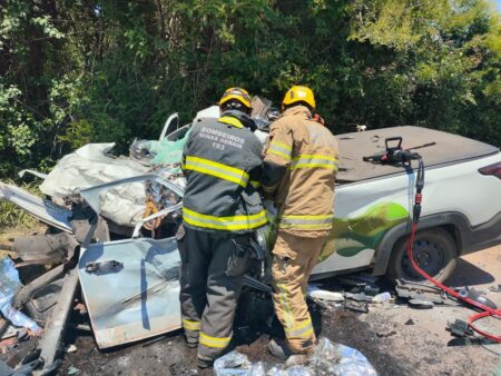 Mãe e filha morrem esmagadas por caminhão em acidente na BR-265, em Boa Esperança Mãe e filha morrem esmagadas por caminhão em acidente na BR-265, em Boa Esperança - Foto: Divulgação/CBMMG