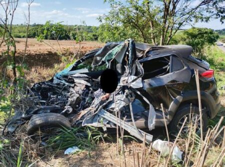 Idoso morre e quatro ficam feridos após acidente na MG-170, em Lagoa da Prata - Foto: Divulgação/CBMMG