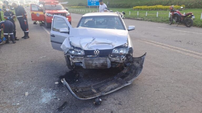 Cinco pessoas ficam feridas em acidente entre van e caminhonete na MG-431, em Itaúna - Foto: Divulgação/CBMMG