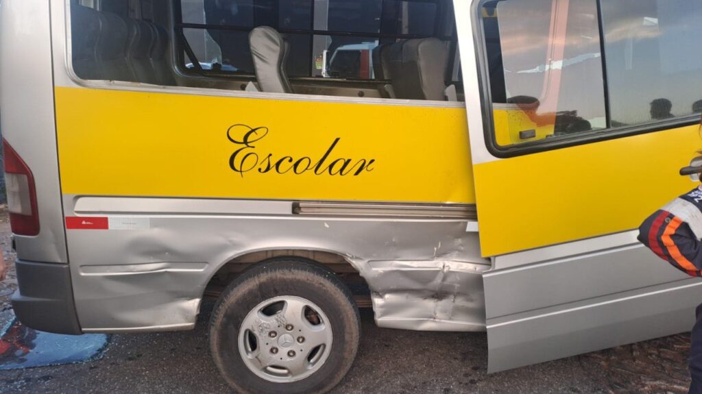 Cinco pessoas ficam feridas em acidente entre van e caminhonete na MG-431, em Itaúna - Foto: Divulgação/CBMMG