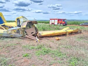 Avião agrícola cai em área rural de Campo Florido - Foto: Divulgação/CBMMG