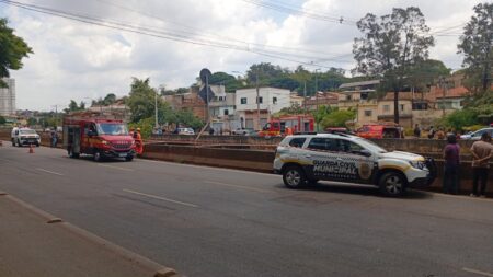 Corpo de homem é encontrado no Ribeirão Arrudas, em BH - Foto: Divulgação/CBMMG