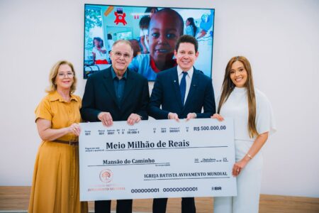 Bispo Bruno Leonardo doa meio milhão de reais à Mansão do Caminho e emociona com gesto de amor que ultrapassa religiões WhatsApp Image 2025 10 31 at 15.56.55 1
