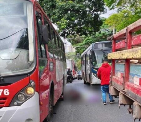 Homem morre em acidente de moto na Avenida José Cândido da Silveira, em BH Homem morre em acidente de moto na Avenida José Cândido da Silveira, em BH - Foto: Reprodução/Redes Sociais