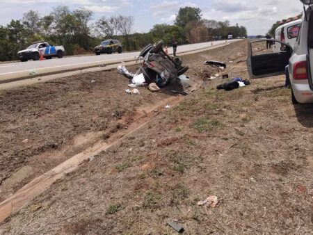 Motorista morre após carro capotar em rodovia de MG - Foto: Divulgação/PRF