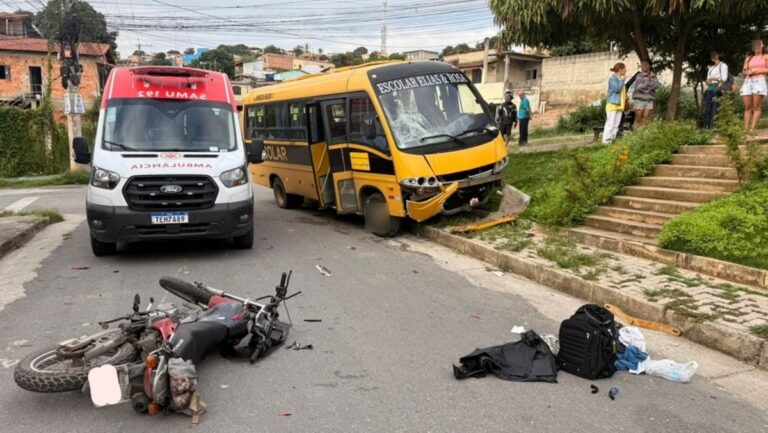 Acidente entre ônibus escolar e motocicleta deixa homem morto em Santa Luzia - Foto: Reprodução/Rede Sociais