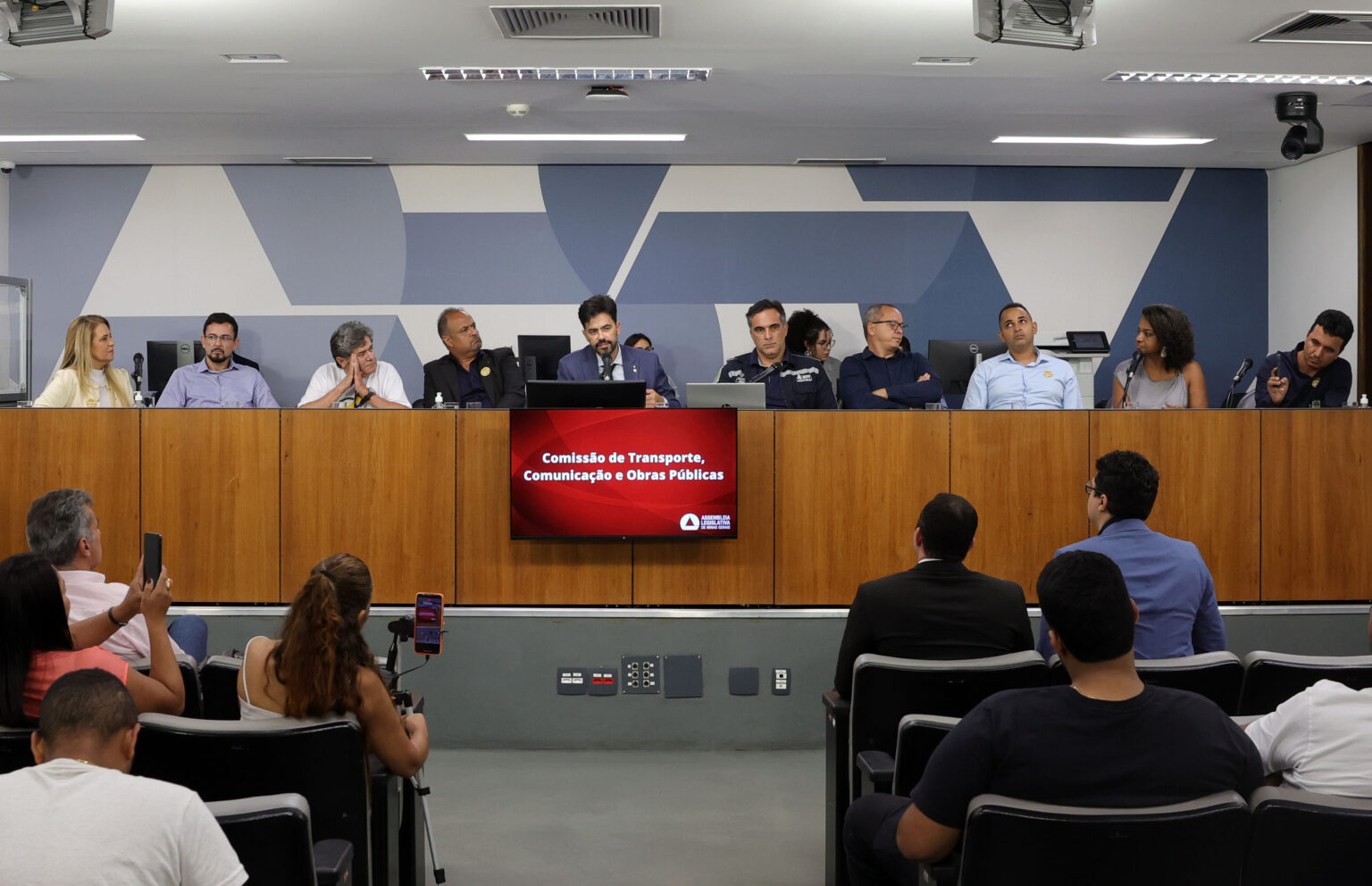 Usuários da BR-381 cobram redução de pedágio e mais segurança em audiência na ALMG - Foto: Henrique Chendes/ALMG