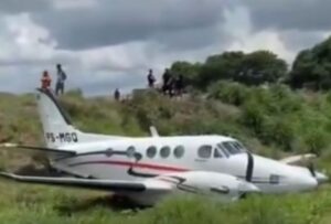 Piloto perde controle e avião cai no aeroporto de Pará de Minas - Foto: Reprodução/Redes Sociais