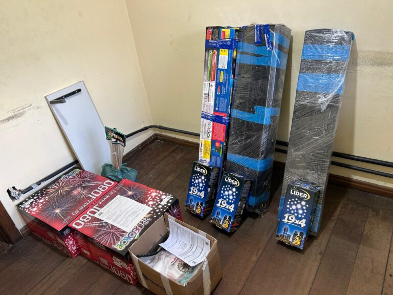 Explosivos e armas são encontrados em unidade policial da Grande BH Explosivos e armas armazenados sem segurança são encontrados em unidade policial da Grande BH - Foto: Divulgação/Sindep