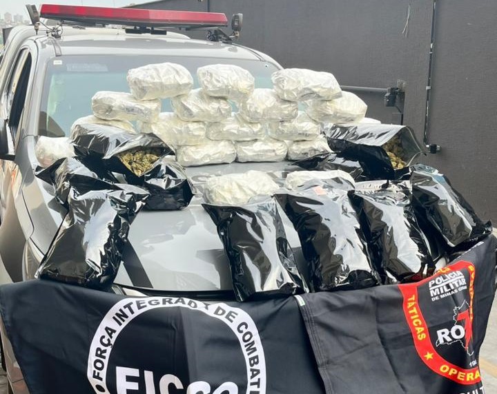 Mulher é presa em flagrante com 30 kg de skunk na Grande BH Mulher é presa em flagrante com 30 kg de skunk na Grande BH - Foto: Divulgação/PF