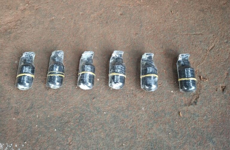 Grupo é preso com granadas e arma de fogo em operação em Betim Grupo é preso com granadas e arma de fogo em operação em Betim - Foto: Divulgação/PMMG