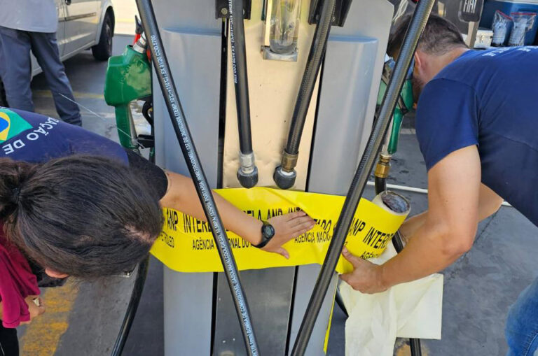 Postos de combustíveis em MG são interditados durante operação de fiscalização Postos de combustíveis em MG são interditados durante operação de fiscalização - Foto: Divulgação/MPMG