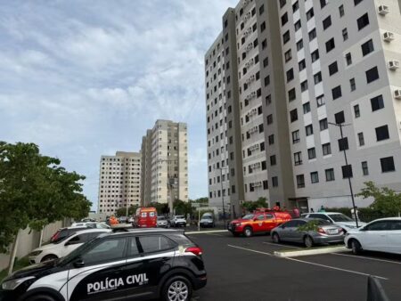 Criança de 5 anos morre após cair do 12º andar em Uberlândia Criança de 5 anos morre após cair do 12º andar em Uberlândia - Foto: Divulgação/Corpo de Bombeiros