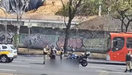 Mulher morre atropelada por moto na Avenida do Contorno, em BH - Foto: Reprodução/Redes Sociais