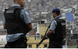 Câmara de BH aprova moção de apoio a operação policial que deixou 121 mortos no RJ Câmara de BH aprova moção de apoio a operação policial que deixou 121 mortos no RJ - Foto: Tânia Rêgo /Agência Brasil