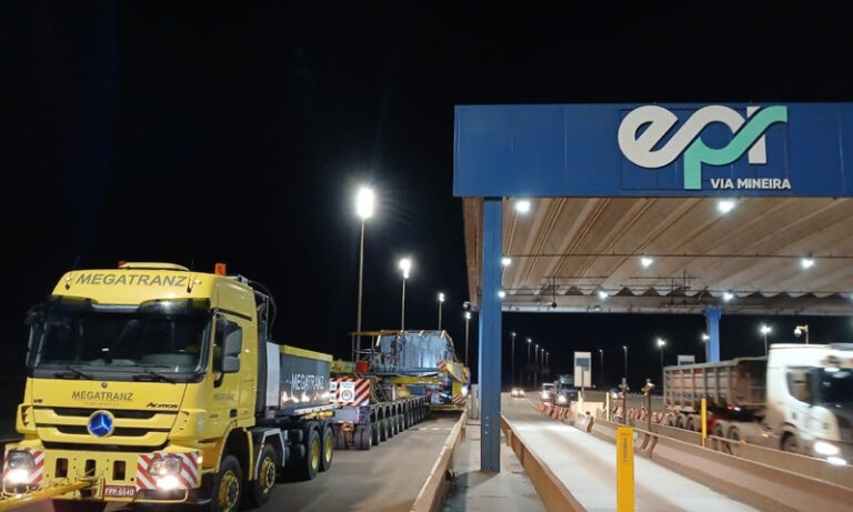 Carga especial avança pela BR-040 e chega a Congonhas em segunda etapa do transporte - Foto: Divulgação/EPR Via Mineira