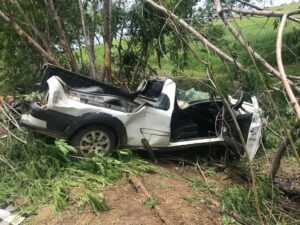 Acidente deixa dois mortos e seis feridos na MGC-401, em Jaíba - Foto: Divulgação/PMRv