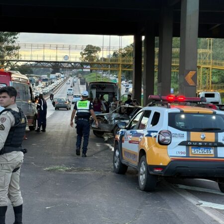Três mulheres ficaram feridas após acidente de carro no Anel Rodoviário, em BH - Foto: Divulgação/BHTrans