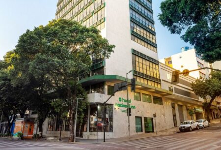 Mãe e filha morrem ao cair do 10º andar de hotel no Centro de BH Mãe e filha morrem ao cair do 10º andar de hotel no Centro de BH - Foto: Divulgação