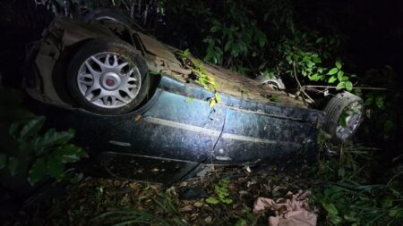 Mulher de 22 anos morre após carro capotar na BR-040, em Sete Lagoas Mulher de 22 anos morre após carro capotar na BR-040, em Sete Lagoas - Foto: Divulgação/CBMMG