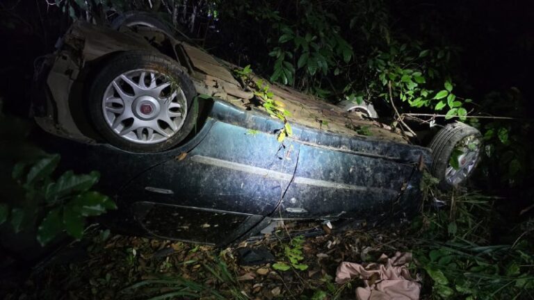 Mulher de 22 anos morre após carro capotar na BR-040, em Sete Lagoas - Foto: Divulgação/CBMMG