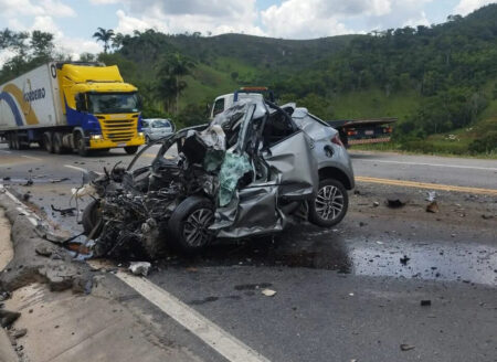 Acidente frontal entre carreta e carro mata motorista na BR-381, em Nova Era - Foto: Reprodução/Redes Sociais
