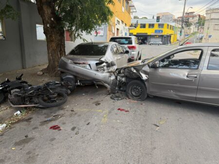 VÍDEO: Motociclista escapa por um triz de atropelamento em BH - Foto: Reprodução/Redes Sociais