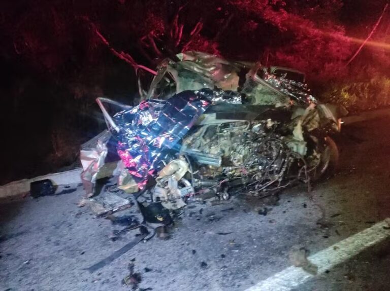 Acidente grave deixa dois mortos na BR-494, no Centro-Oeste de MG Acidente grave deixa dois mortos em rodovia federal no Centro-Oeste de MG - Foto: Divulgação/PMRv