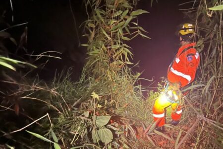 Homem morre após cair de paredão em cachoeira no Sul de Minas - Foto: Divulgação/Corpo de Bombeiros