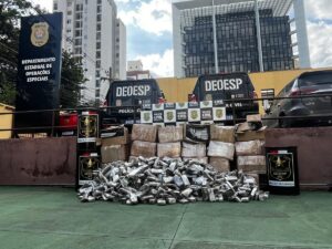 Líder de organização criminosa é preso com mais de 1,3 tonelada de maconha em MG Líder de organização criminosa é preso com mais de 1,3 tonelada de maconha em MG - Foto: Divulgação/PCMG