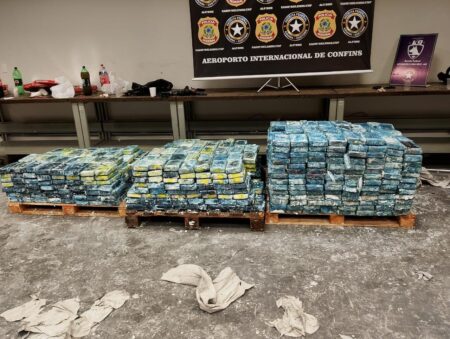 Operação apreendem 1,2 tonelada de cocaína em operação no Aeroporto de Confins - Foto: Divulgação/PF