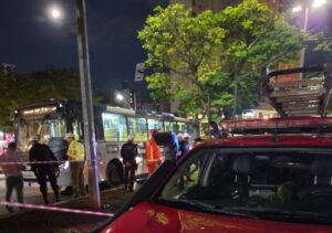 Homem morre após ser atropelado por ônibus na Praça Raul Soares, em BH - Foto: Divulgação/CBMMG