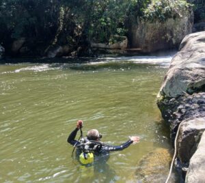 Homem morre afogado ao tentar salvar filha em cachoeira de Passa Quatro - Foto: Divulgação/CBMMG