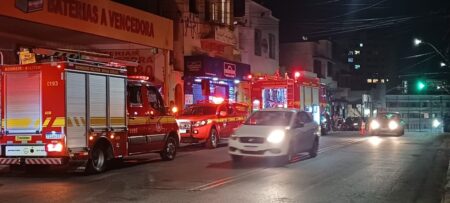 Vela acesa pode ter causado incêndio que atingiu casa em BH - Foto: Divulgação/CBMMG