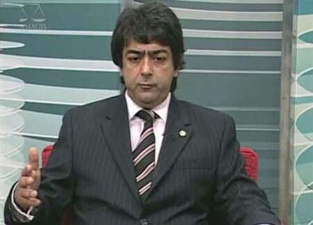 Juiz aposentado é preso em BH suspeito de agredir e ameaçar esposa e filha Juiz aposentado é preso em BH suspeito de agredir e ameaçar esposa e filha - Foto: Reprodução