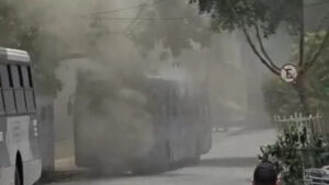 Ônibus da linha 9105 pega fogo no bairro Sion, em BH - Foto: Reprodução