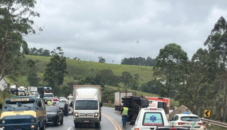 Acidente entre quatro veículos deixa ferido na BR-040, em Ressaquinha Acidente entre quatro veículos deixa ferido na BR-040, em Ressaquinha - Foto: Reprodução/Redes Sociais