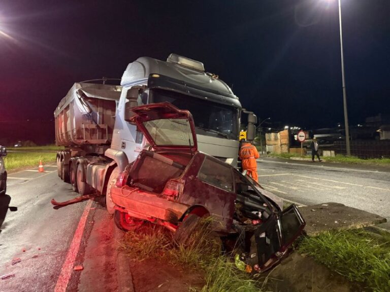 Quatro pessoas ficam feridas após acidente na BR-265, em Barbacena - Foto: Divulgação/CBMMG