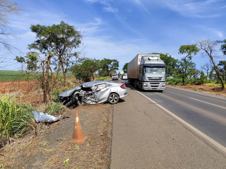 Idoso e policial morrem após acidente na BR-364, em Frutal - Foto: Divulgação/CBMMG