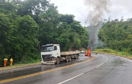 Duas pessoas morrem carbonizadas em acidente na BR-381, em MG - Foto: Divulgação/CBMMG