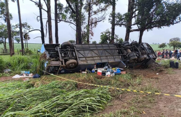 Acidente com ônibus deixa três mortos na BR-365, em Patos de Minas - Foto: Reprodução/Redes Sociais