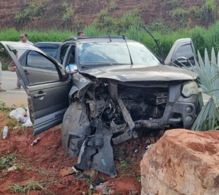 Mãe e filho morrem em acidente na BR-116, em Governador Valadares - Foto: Divulgação/CBMMG