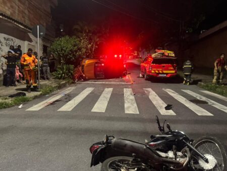 Acidente entre carro e moto deixa feridos no bairro São Geraldo, em BH - Foto: Divulgação/CBMMG